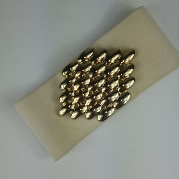 Fashion belt, creme stretch belt, has Beautiful gold buckle. - Picture 2 of 6